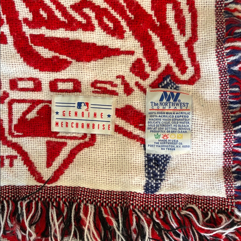 New York Yankees World Champions 2000 Red & Navy Throw Blanket - Picture 4 of 4